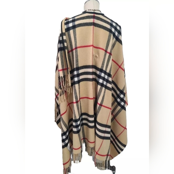 Burberry 100% Lambswool Oversized wrap shawl made in Scotland Retail $1150 - Picture 3 of 10